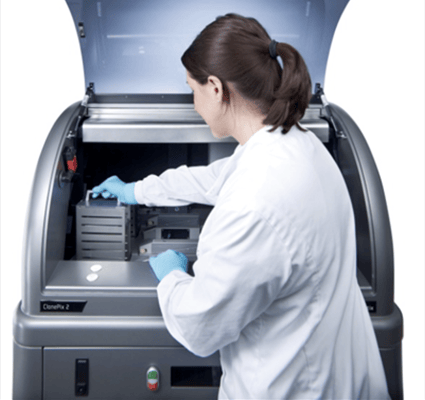 scientist plating the ClonePix 2